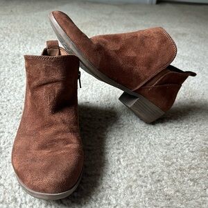 Women’s Tan Suede Booties Size 8.5